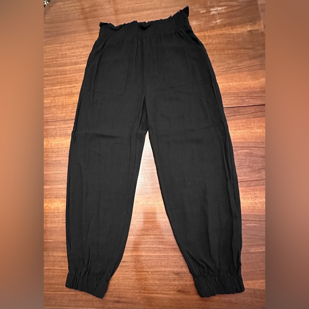 Black size small Doe & Rae cuffed pants. NWT